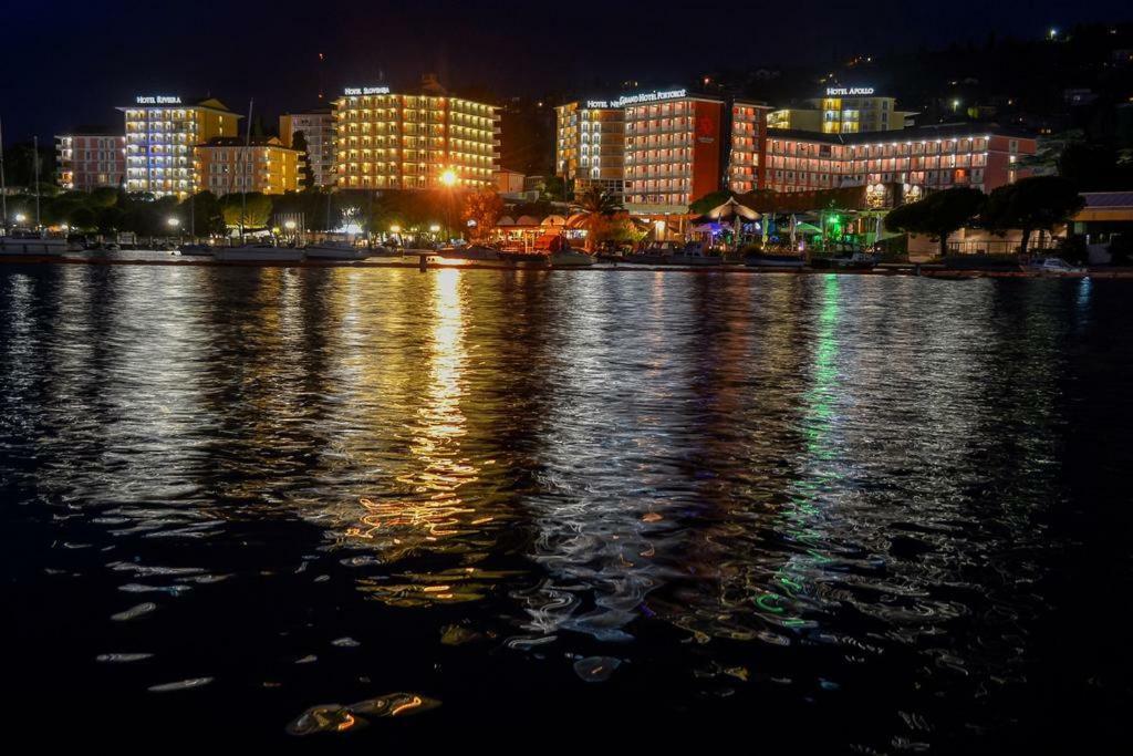 Floating Sea House Botel *